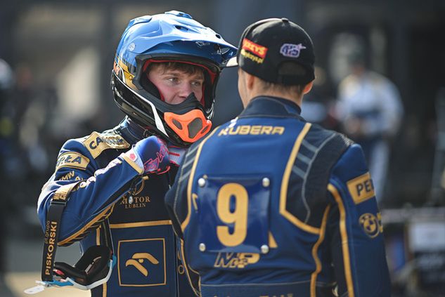 Mateusz Cierniak (z lewej) będzie bronił barw Orlen Oil Motoru Lublin na pozycji zawodnika do lat 24