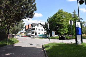 Charzykowy. Maszt telefonii komórkowej stanie przy zejściu na plażę?