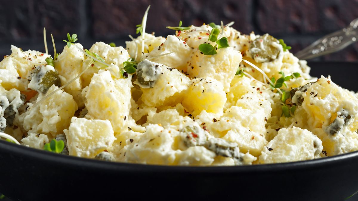 Sałatka papieska sprawdzi się do dań z grilla