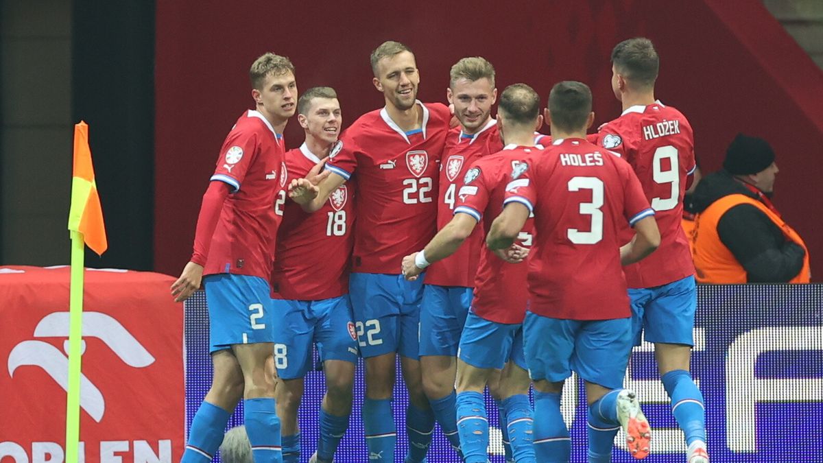 Zdjęcie okładkowe artykułu: PAP / Leszek Szymański / Na zdjęciu: zawodnicy reprezentacji Czech cieszą się z bramki