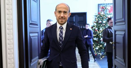Miotła kadrowa Borysa Budki dotarła do PGE. Pracę stracił nominat PiS