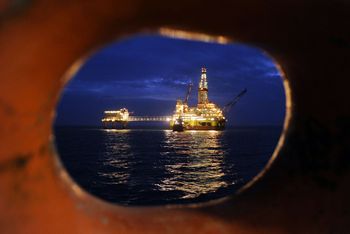 Pierwszy taki atak w historii. Ukraina uderza w platformę Łukoilu