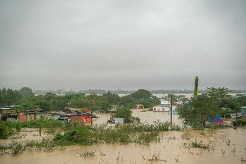 Wietnam zmaga się z rekordową powodzią. 35 osób nie żyje