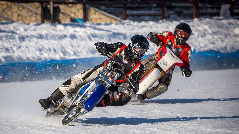 Zdjęcie okładkowe artykułu: Materiały prasowe / Anatolij Ermolenko / Na zdjęciu: zawodnicy w wyścigach ice speedway