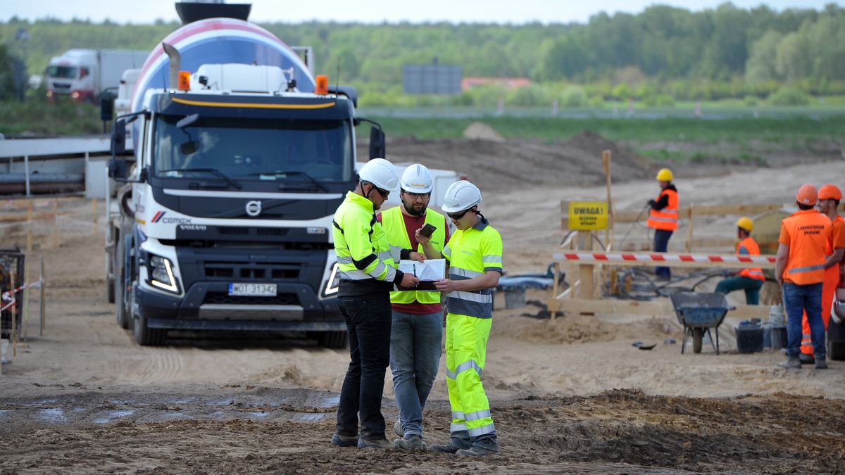 budowa
Marcin Bielecki
briefing, budowa, budowa drogi, budowla�cy, inwestycja drogowa, konferencja, koszalin, plac budowy, polityk polityka, s6, teren budowy, wbicie �opaty
