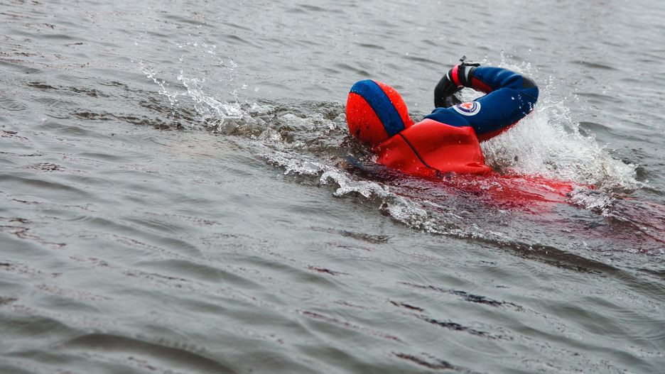 Warszawa. Strażacy wyciągnęli z Wisły ciało meżczyzny przy Moście Gdańskim
