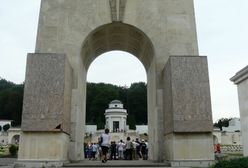 Lwy z Cmentarza Orląt Lwowskich odsłonięte. Ważny gest Ukraińców