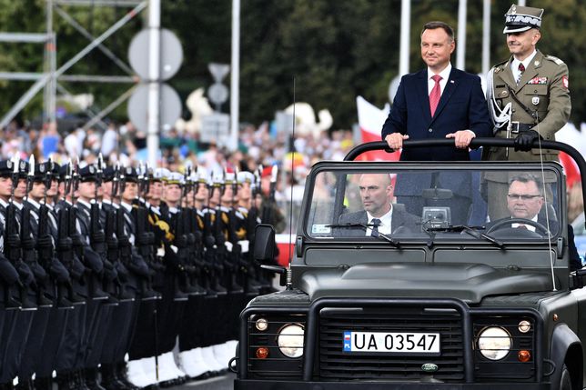 Coroczna defilada wojska w święto formacji gromadzi tłumy (zdj. arch.)
