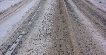Uwaga! Bardzo ślisko na drogach i chodnikach