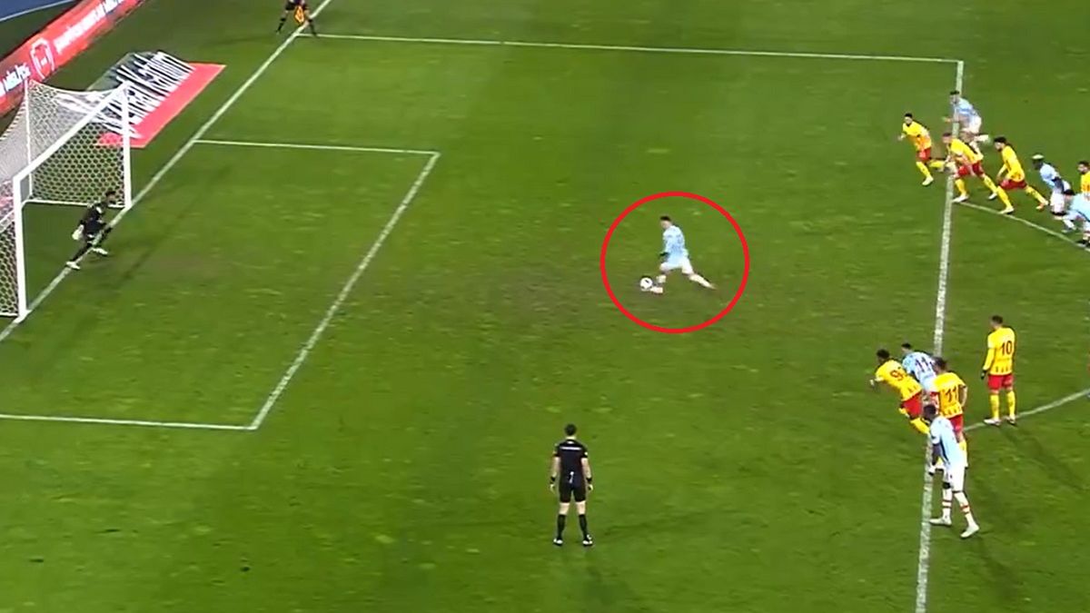 Twitter / beIN SPORTS Turkiye / Na zdjęciu: strzał Piątka