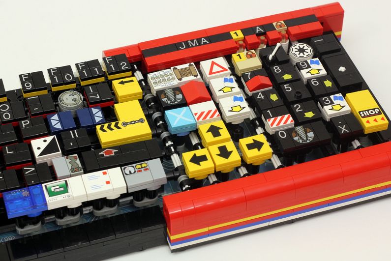 Czy można na tym pisać? Klawiatura niemal w całości wykonana z Lego