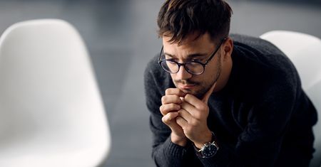 Gdy lęk przejmuje stery: jak stereotypy i "katastroficzne myślenie" zamykają drogę do pomocy