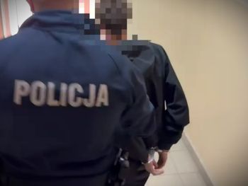 Strzelał do pociągu relacji Warszawa–Skierniewice. 19-latek odpowie za szkody.