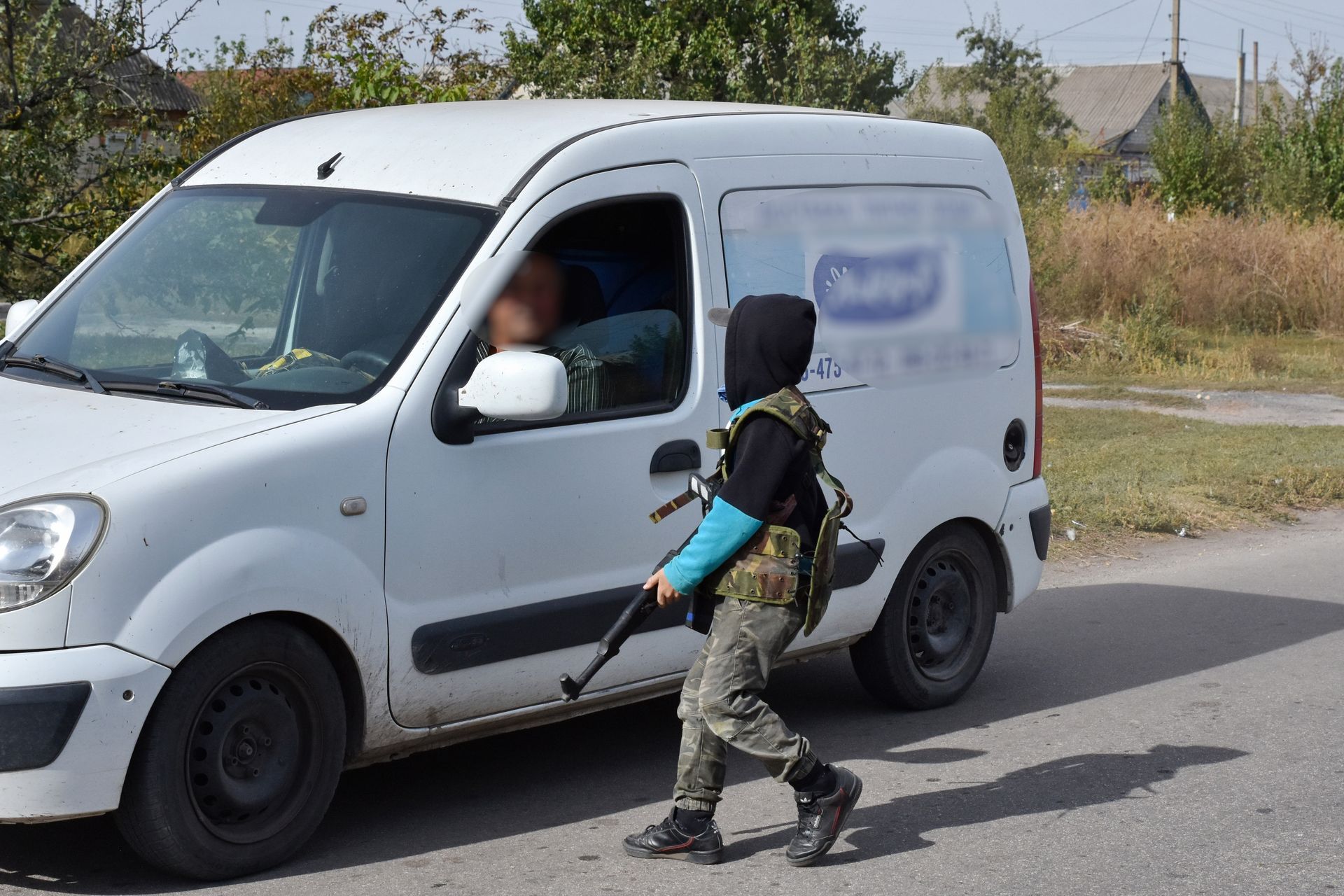 Ukrainian children undergo combat training.  It’s not the Ukrainians who are training them – o2