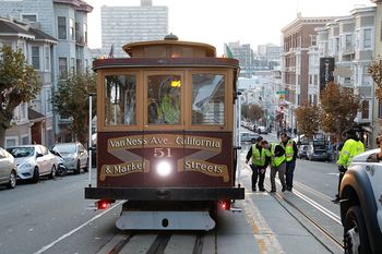 Wypadek słynnego tramwaju w San Francisco. Kilkanaście osób rannych