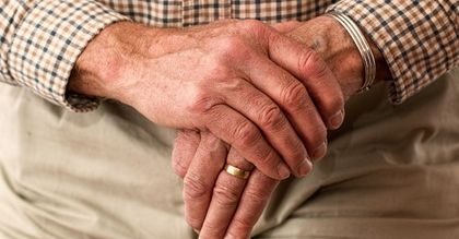 Ponad 90 tysięcy seniorów korzysta ze wsparcia gmin. Kto jeszcze może im pomóc?