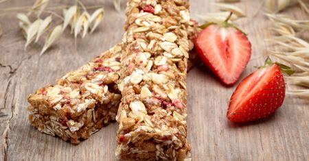 Batoniki muesli z nadzieniem owocowym bez zawartości tłuszczu