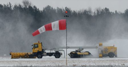 Remont pasa na lotnisku w Modlinie. Chcą 5 mln zł za utracone dochody