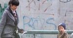 Ania Przybylska uczy syna grać w piłkę