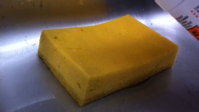 Gąbka vs płyn do udrażniania rur [wideo] 1