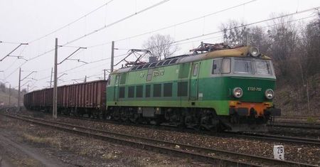 Ciągnik wjechał pod pociąg. Utrudnienia w kursowaniu pociągów Lublin –  Warszawa