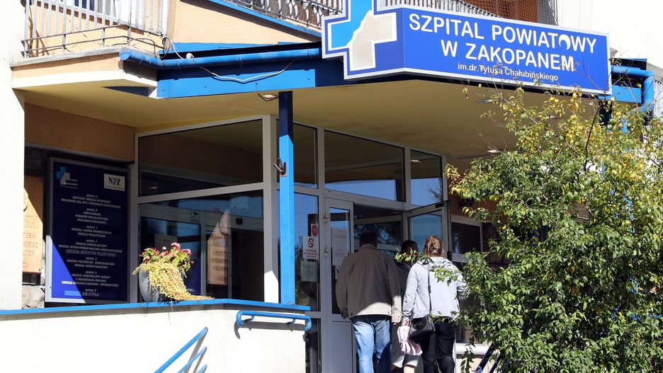 oddzia� ginekologiczno-po�o�niczy
Zakopane, 01.09.2019. Szpital Powiatowy w Zakopanem, 1 bm. Wszyscy lekarze z oddzia�u ginekologiczno-po�o�niczego szpitala odeszli we wtorek z pracy. Dyrekcja plac�wki zawiesi�a funkcjonowanie oddzia�u. (sko) PAP/Grzegorz Momot
Grzegorz Momot
ginekologiczno-po�o�niczy, lekarze, oddzia�, zamkni�ty, choroba, medycyna, powiatowy, szpital, zdrowie, ginekologiczno po�o�niczy