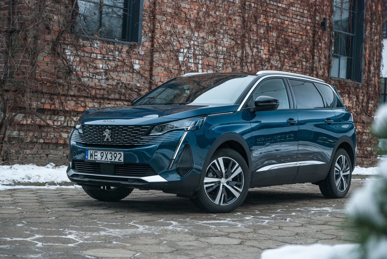 Test: Peugeot 5008 hybrid – rzutem na taśmę