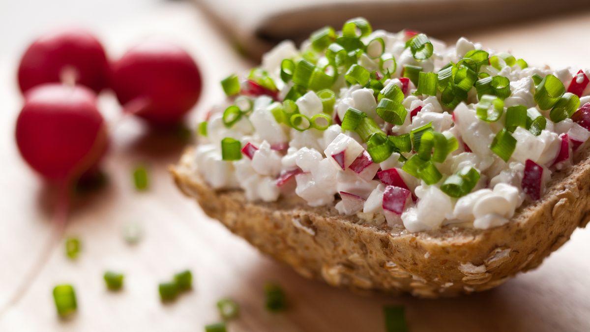 Jakie właściwości zdrowotne ma serek wiejski? 