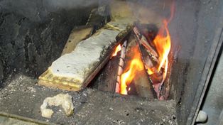 Warszawa: Palił paletami – dymił na pół dzielnicy