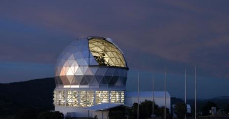 Czerwony olbrzym pożarł planetę. Ziemię czeka to samo?