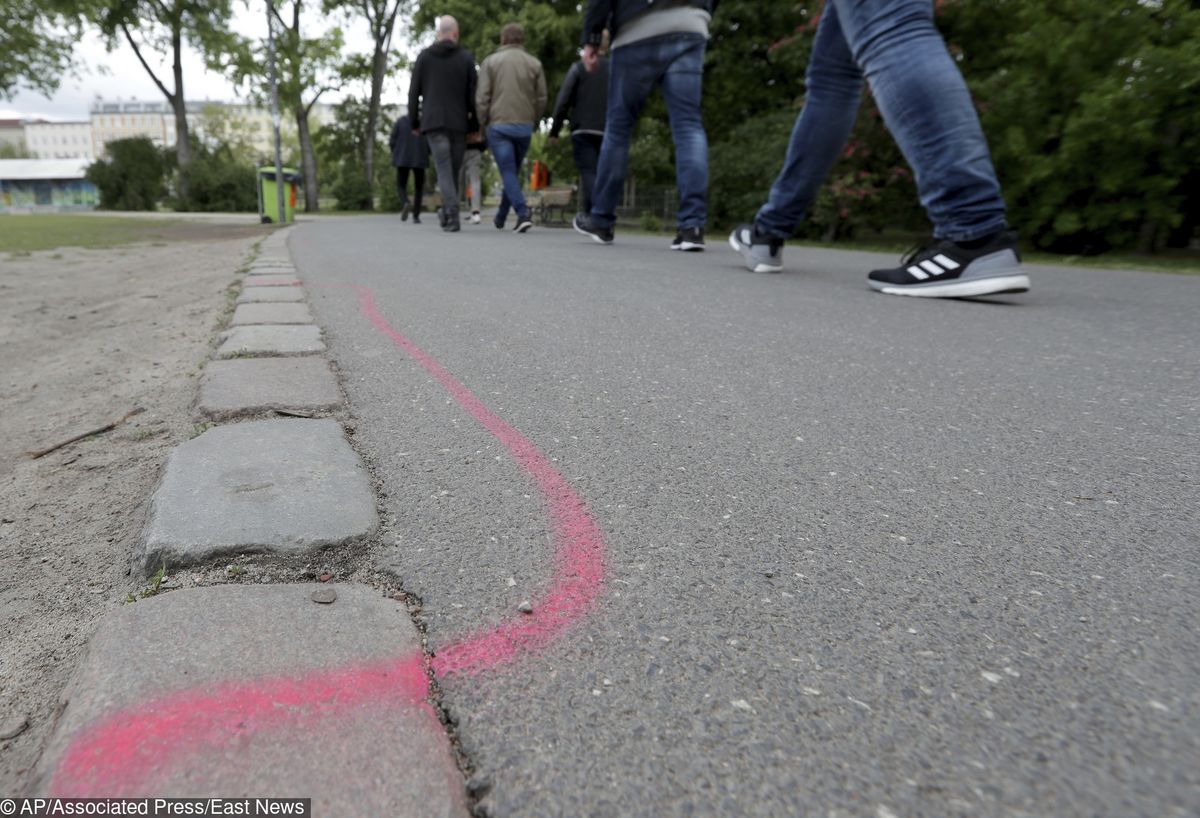Dilerzy nękają spacerowiczów w berlińskim parku. Skoro nie można się ich pozbyć, władze wyznaczyły strefy "legalnego handlu"