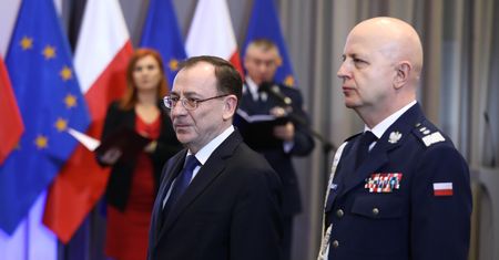 Ogromne nagrody w policji. Ukrywane są ważne dane