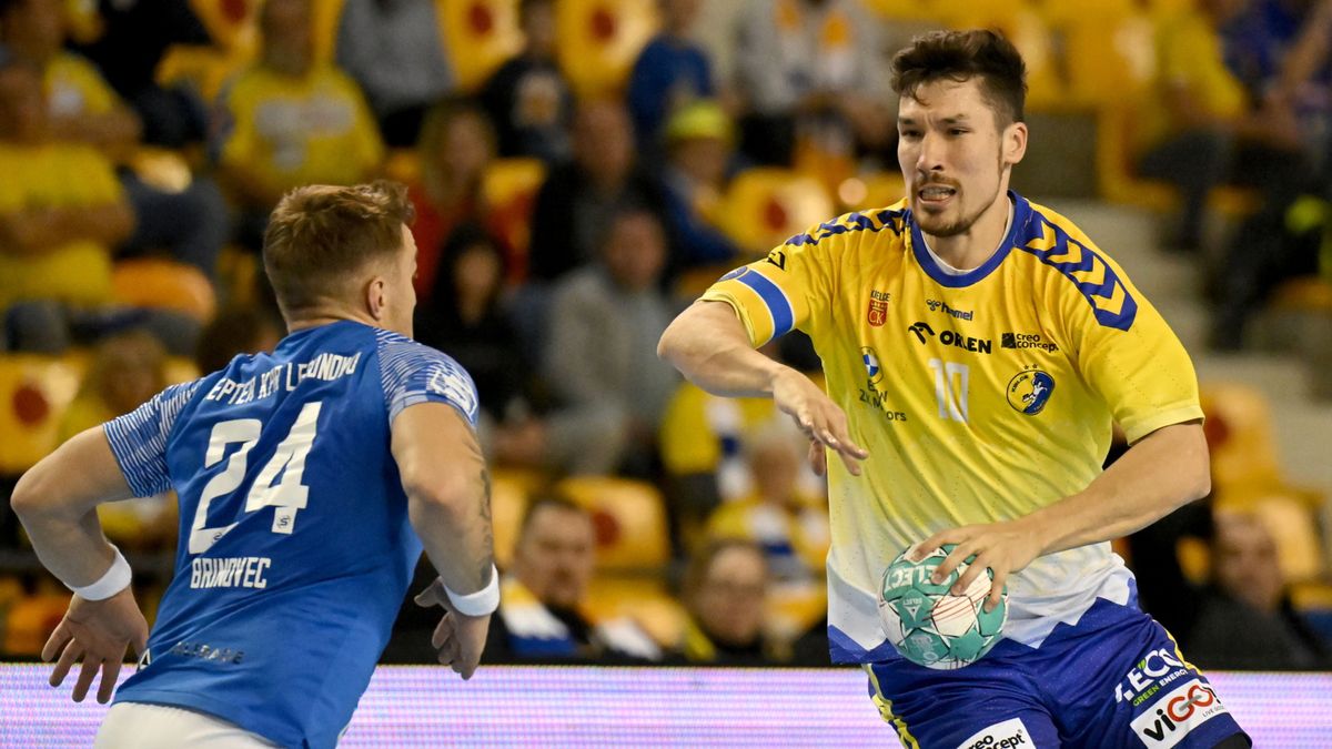 PAP / Piotr Polak / Na zdjęciu: Alex Dujshebaev (przy piłce)