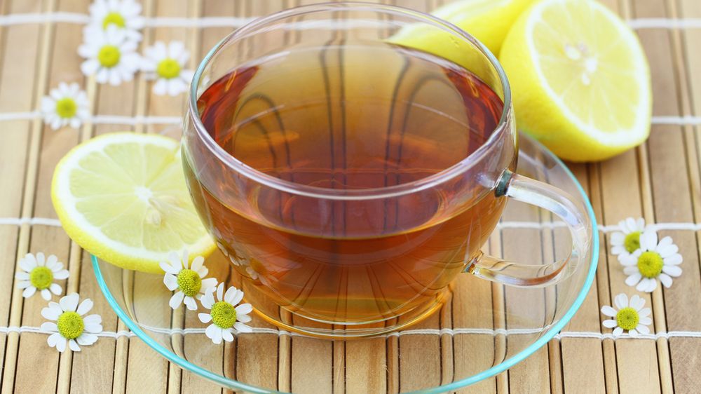 Parzona czarna herbata przygotowana z wodą z kranu