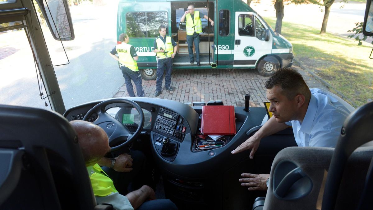 Policja coraz częściej jest wzywana na kontrole autobusów wyjeżdżających z dziećmi na wycieczki, obozy czy zielone szkoły.