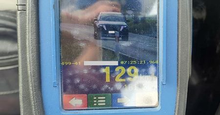 Pędzili przez region. Dwóch kierowców straciło prawa jazdy po kontrolach policji