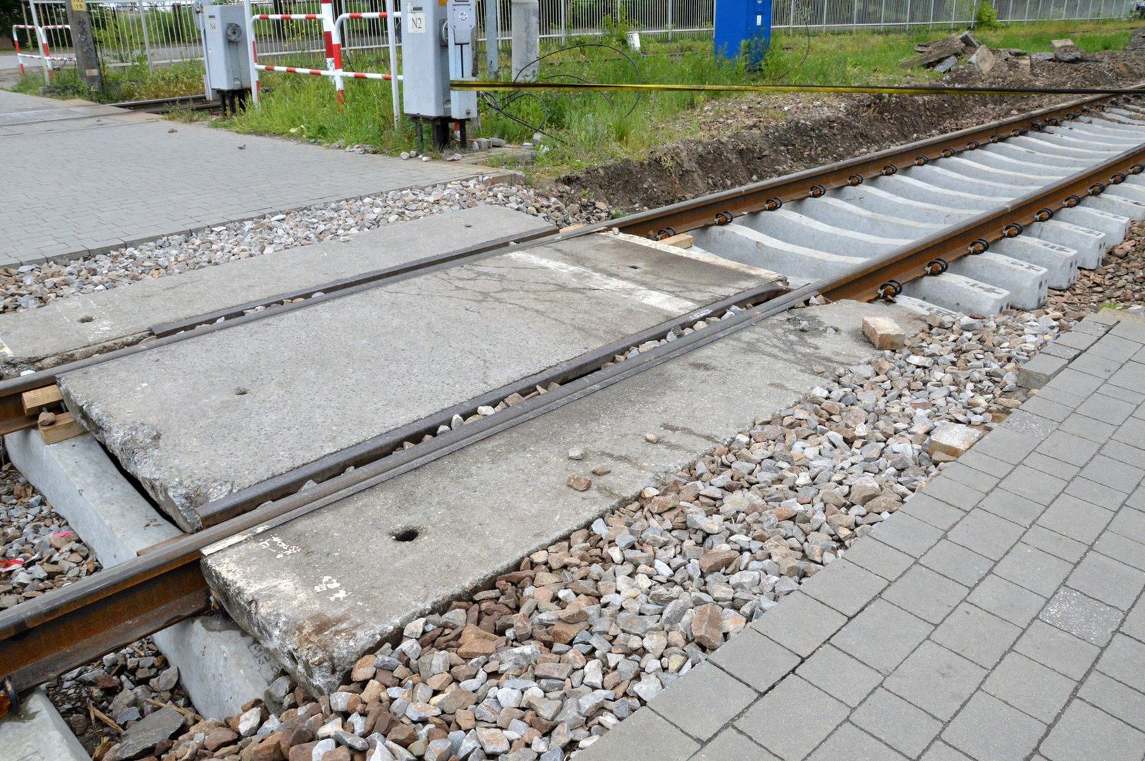 Fatalne przejście na remontowanym torowisku w Stalowej Woli. Utrudnia życie osobom z wózkami dziecięcymi i niepełnosprawnym