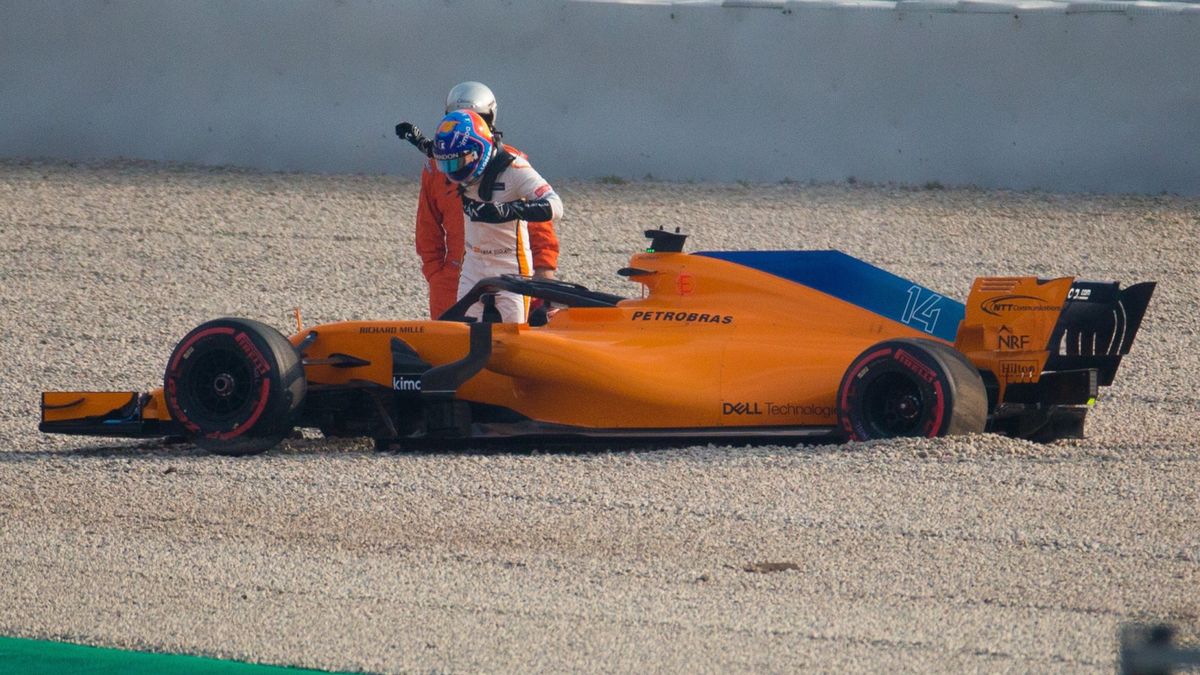 Fernando Alonso wylądował w żwirze podczas testów w Barcelonie