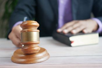 Historyczny dąb pod topór? Prokuratura interweniuje