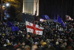 Protesty przed gruzińską telewizją publiczną w Tbilisi