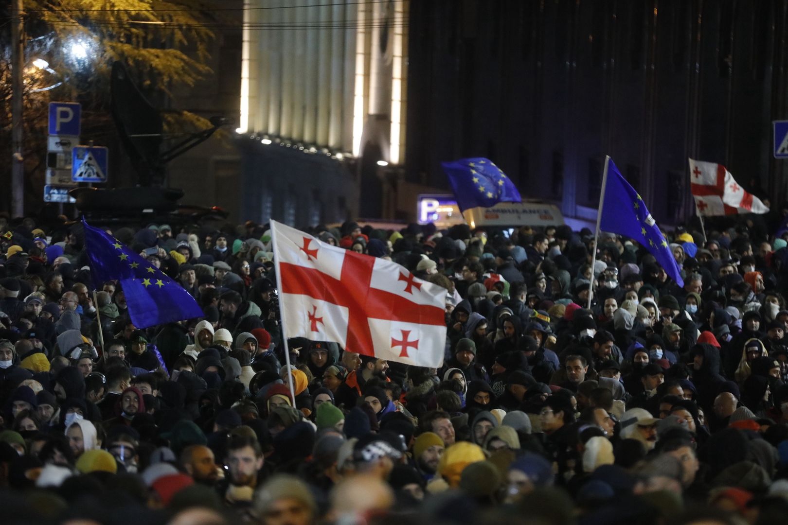 Protesty przed gruzińską telewizją publiczną w Tbilisi