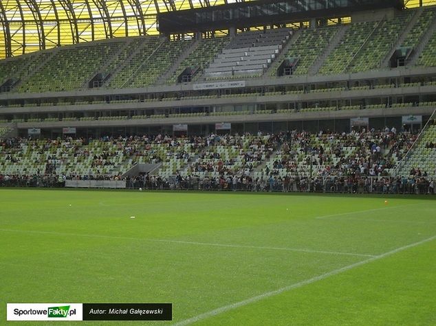 Przez osiem godzin stadion zwiedziło kilkadziesiąt tysięcy osób