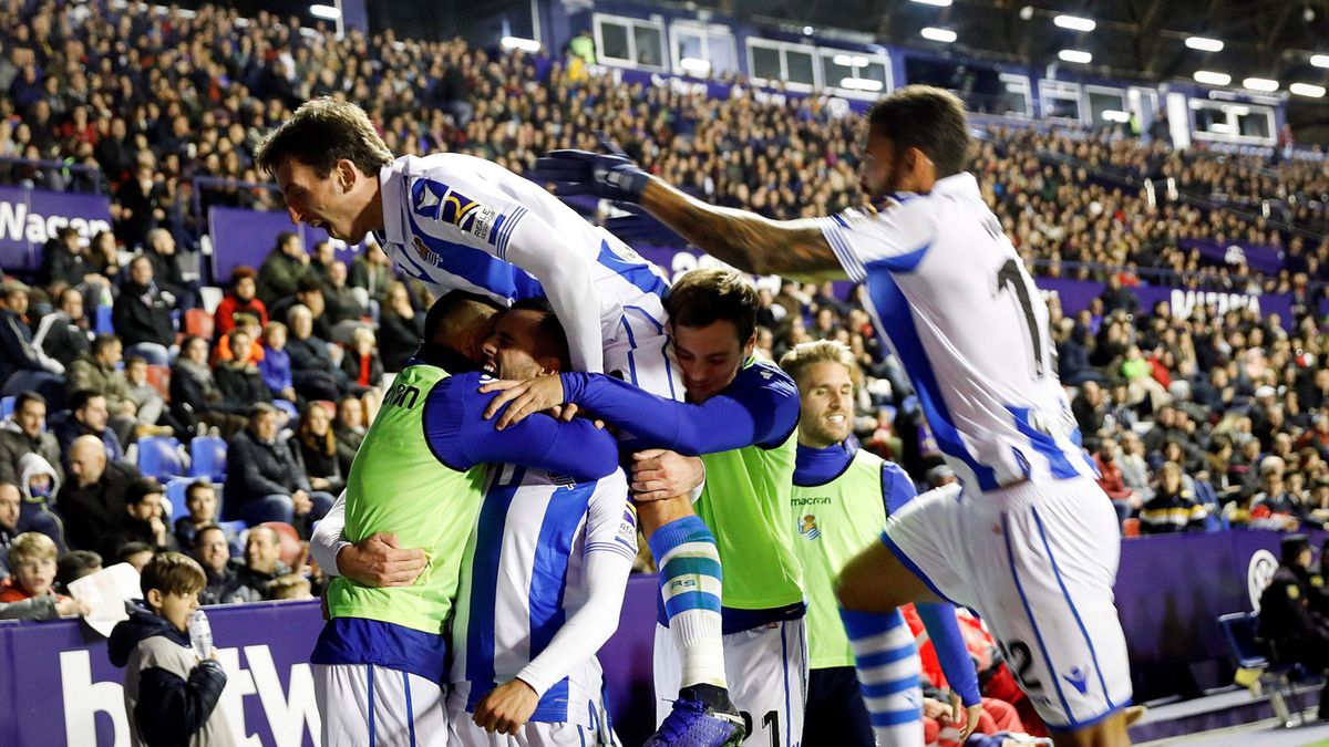 PAP/EPA / Kai Foersterling / Na zdjęciu: radość piłkarzy Realu Sociedad