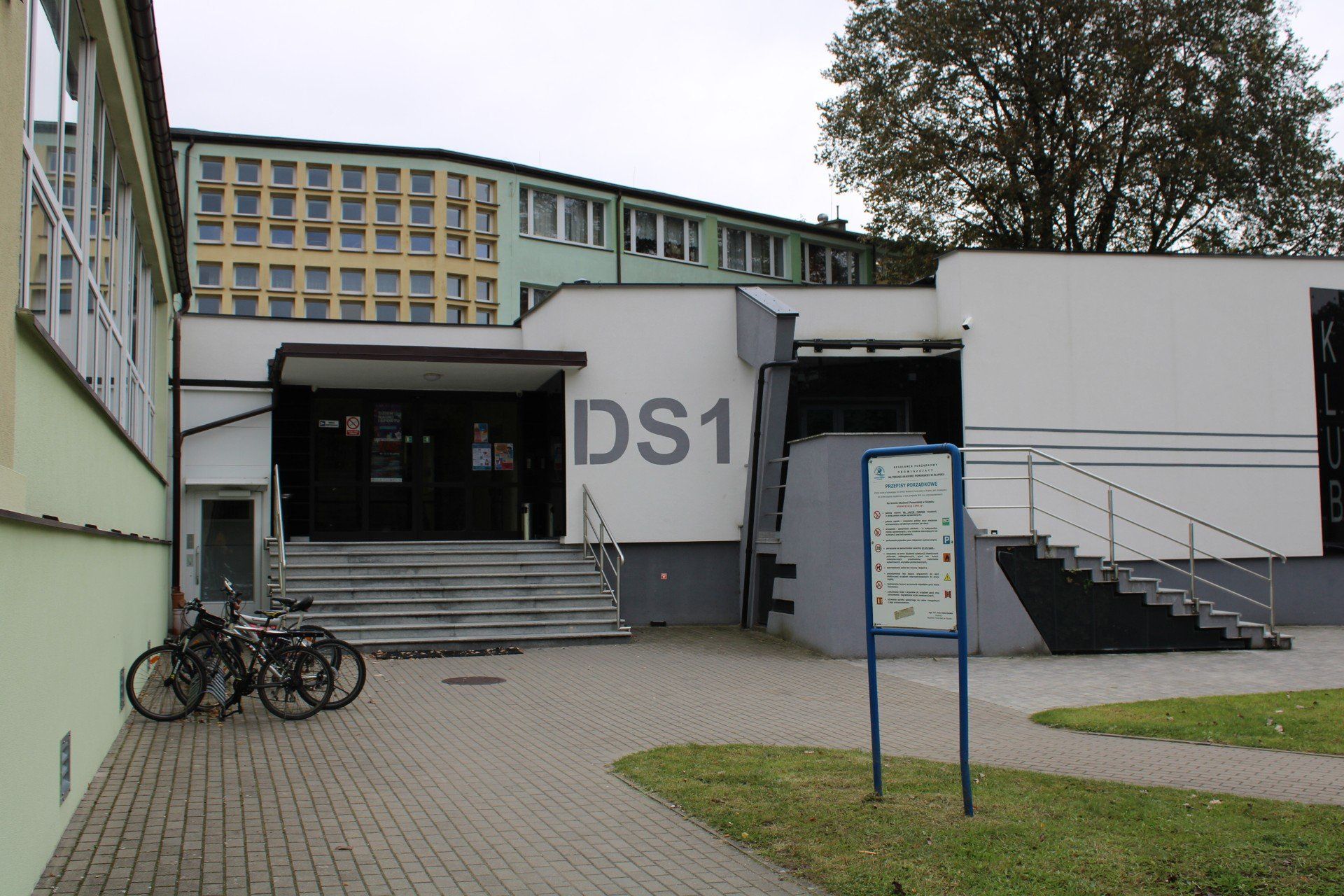 Na terenia Osiedla Akademickiego UP w Słupsku znajdują się trzy domy studenckie.