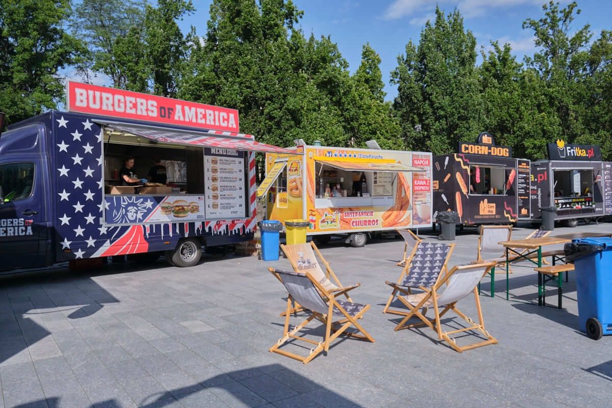 żarciowozy - food trucki na placu teatralnym w lublinie