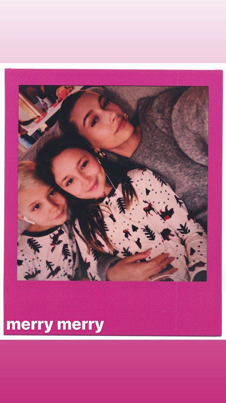 Hailey Bieber - Boże Narodzenie 2019