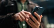 Zadłużeni za smartfona i abonament. Najwięcej wśród 30- i 40-latków