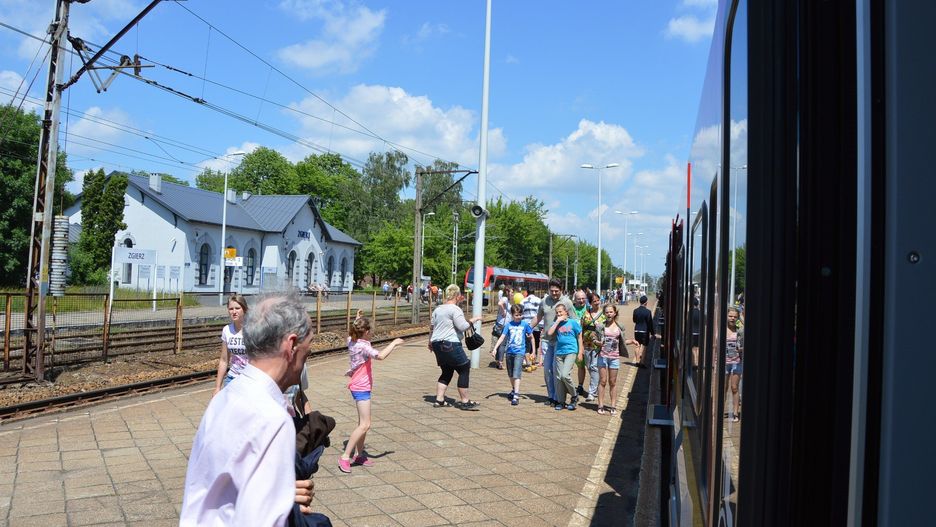Liczba pasażerów, którzy wybierają kolej jako środek transportu rośnie z roku na rok.