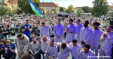 Prezentacja Anwilu przyciągnęła tłumy. Wieczór zakończyły koncerty [ZDJĘCIA]
