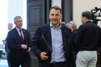 Starlink zmienił plany. Sikorski pisze do Muska